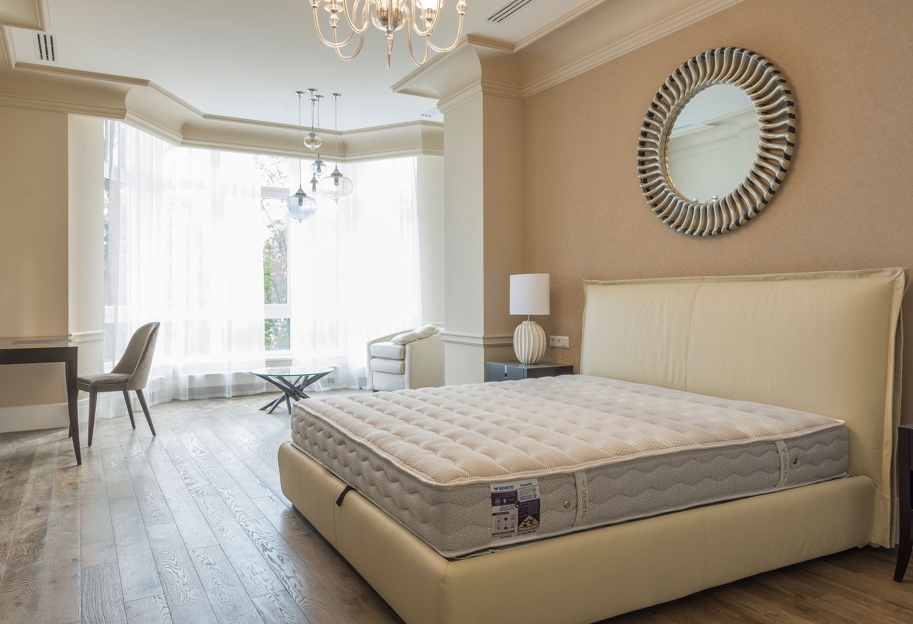 Nệm bị xẹp lún phải làm sao - Bright modern bedroom featuring contemporary furniture and elegant decor for a serene ambiance.