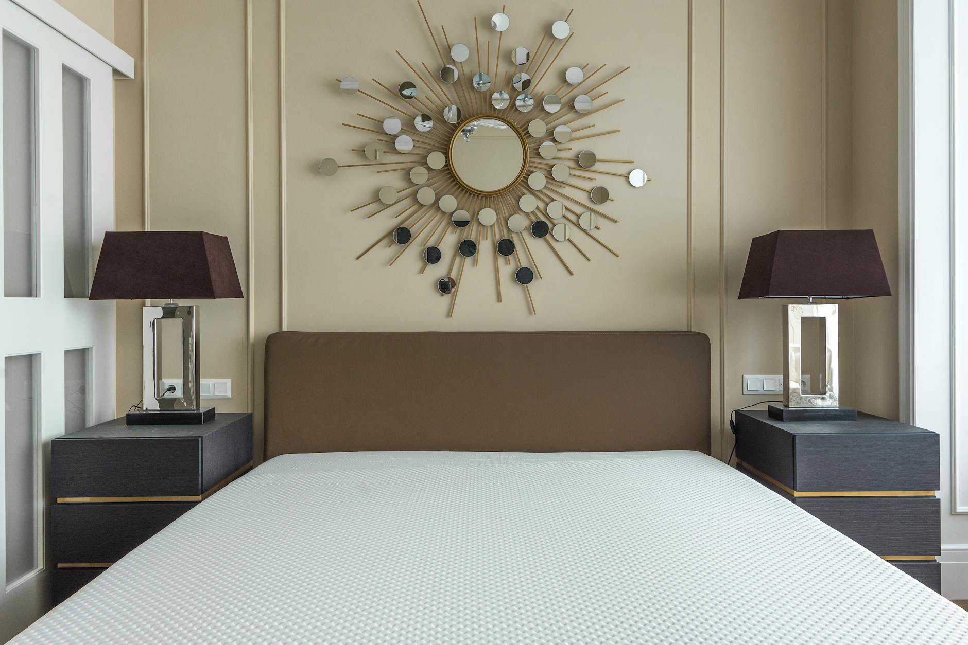 Bao lâu nên giặt nệm một lần? - Modern bedroom featuring a minimalist design with stylish decor and furniture.