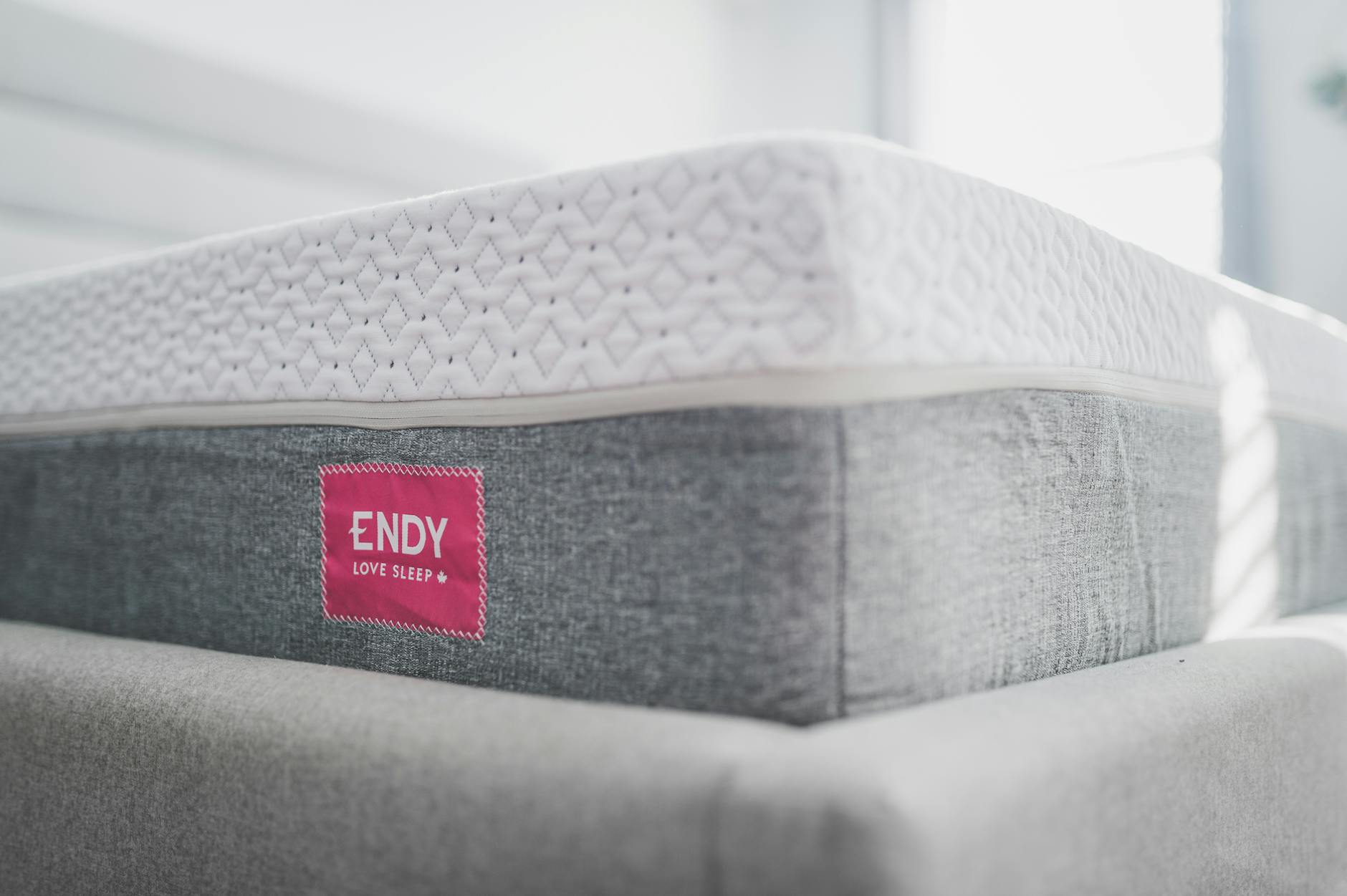 Nệm hơi, nệm nước, nệm thông minh – các dòng nệm đặc biệt. - High-quality Endy mattress providing luxury comfort and modern bedroom aesthetics.
